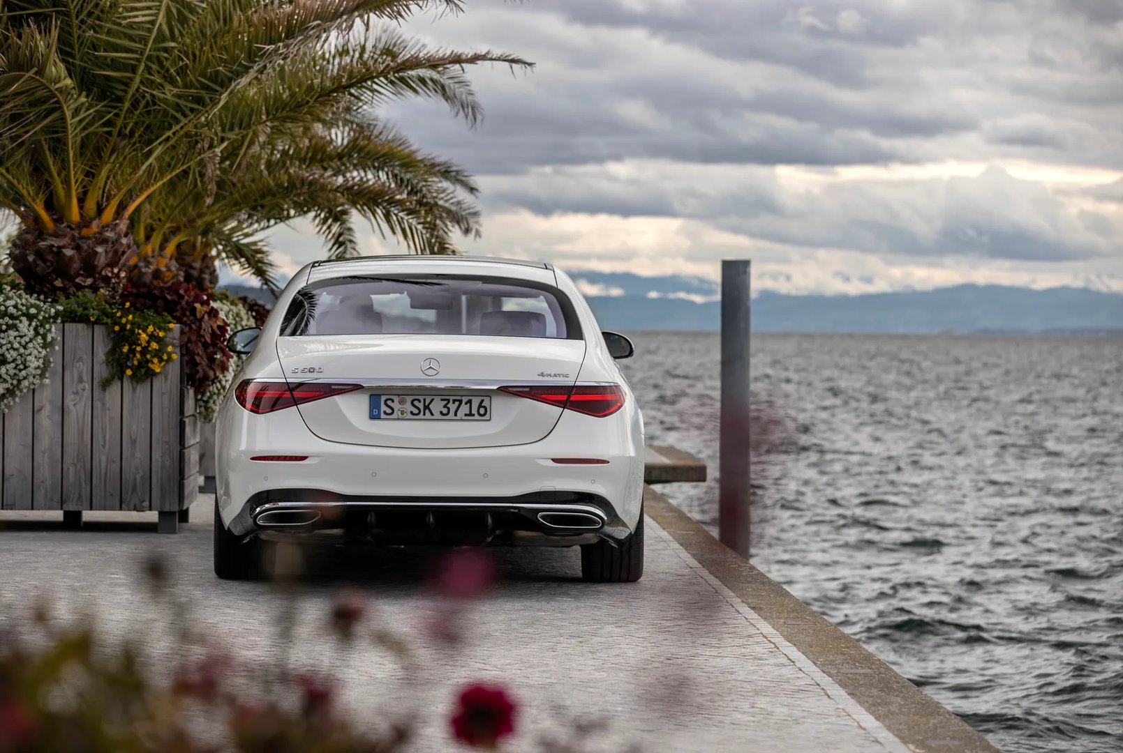 Mercedes_S-Class_7_generation__Sedan__5.jpg