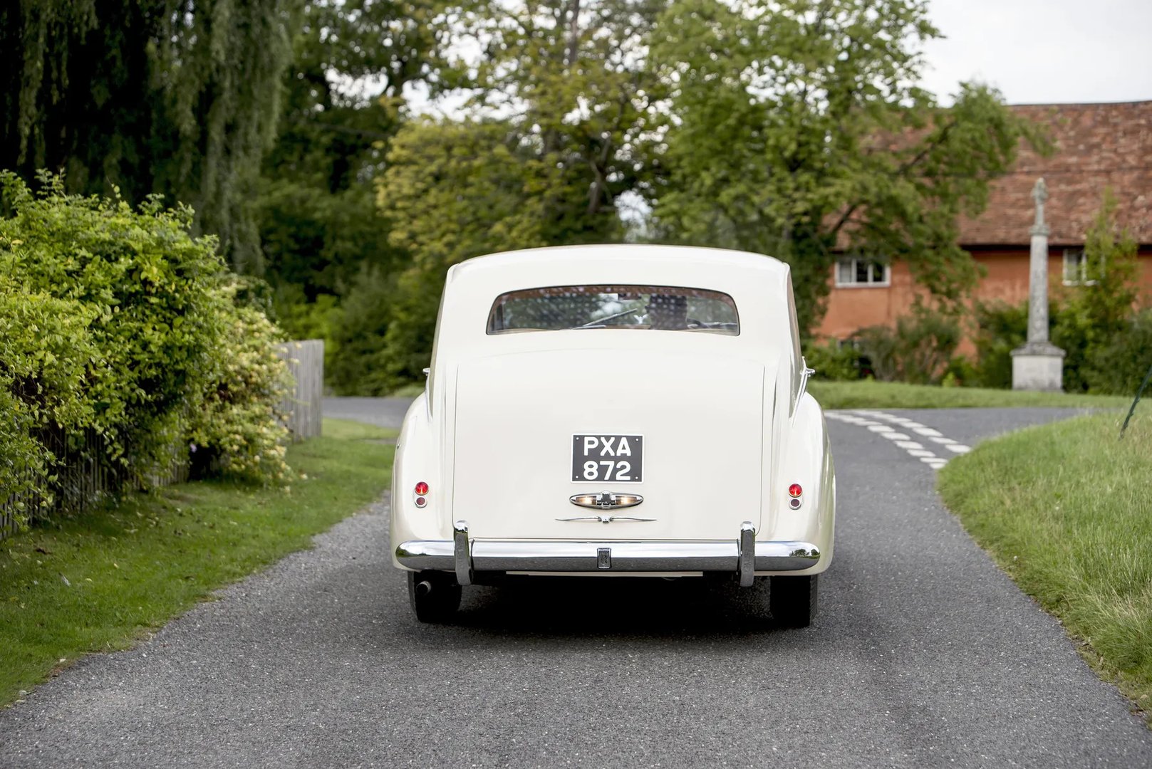 Rolls-Royce_Silver_Wraith_1_generation__Sedan__5.jpg