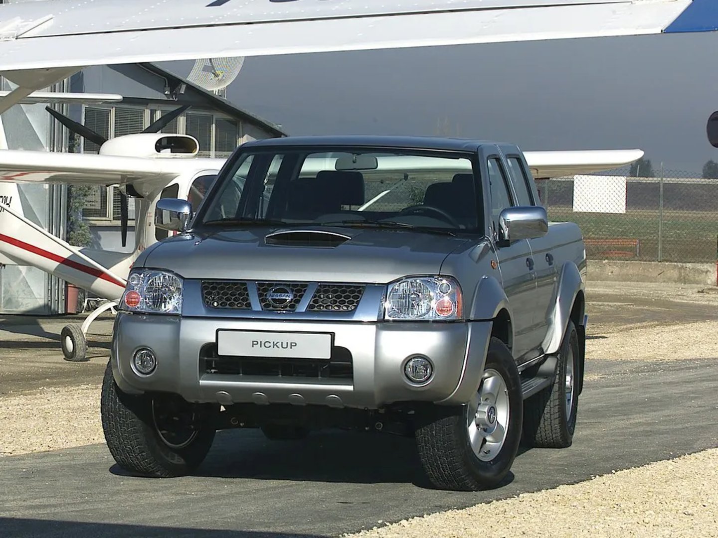 Nissan_Navara_2_generation__Pickup_double-cab__12.jpg