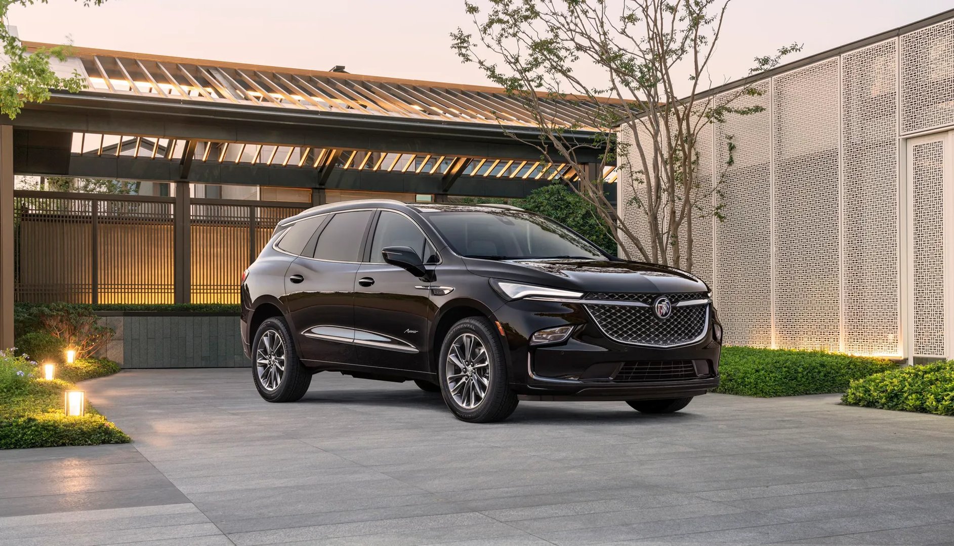 Buick_Enclave_2_generation_restyling_1__SUV_5-doors__9.jpg