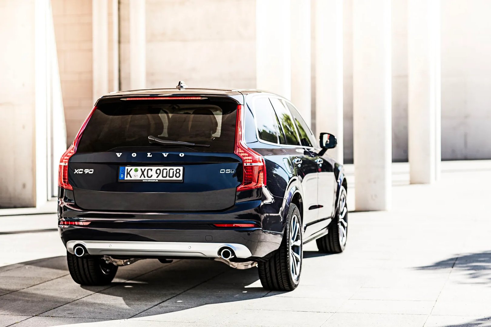 Volvo_XC90_2_generation__SUV_5-doors__6.jpg