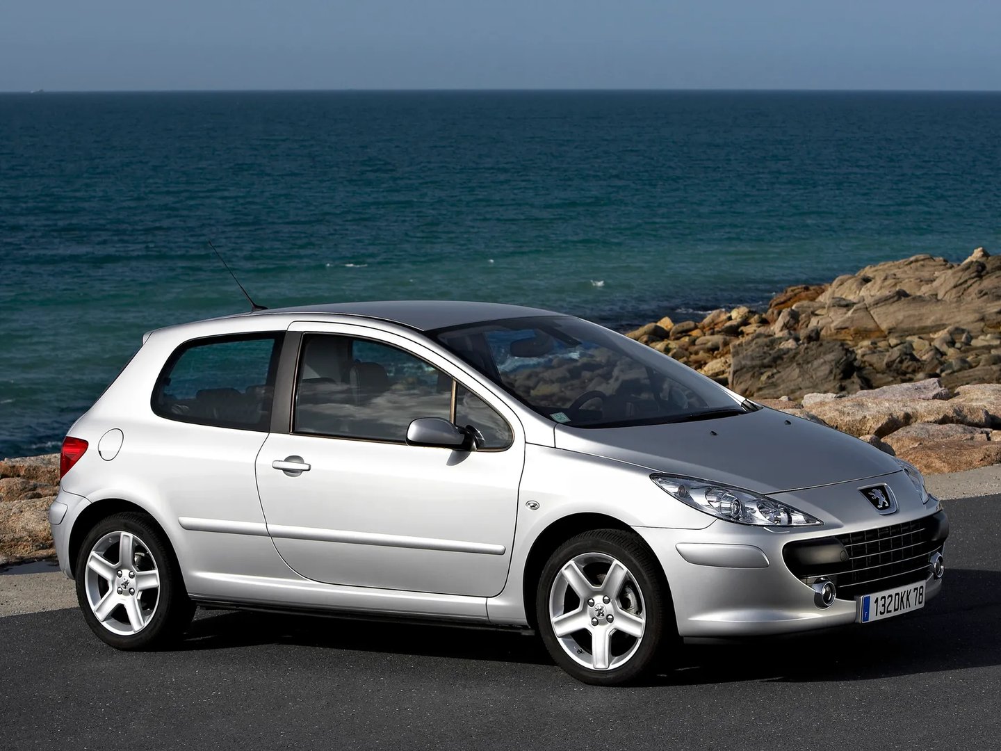 Peugeot_307_1_generation_restyling__Hatchback_3-door__1.jpg