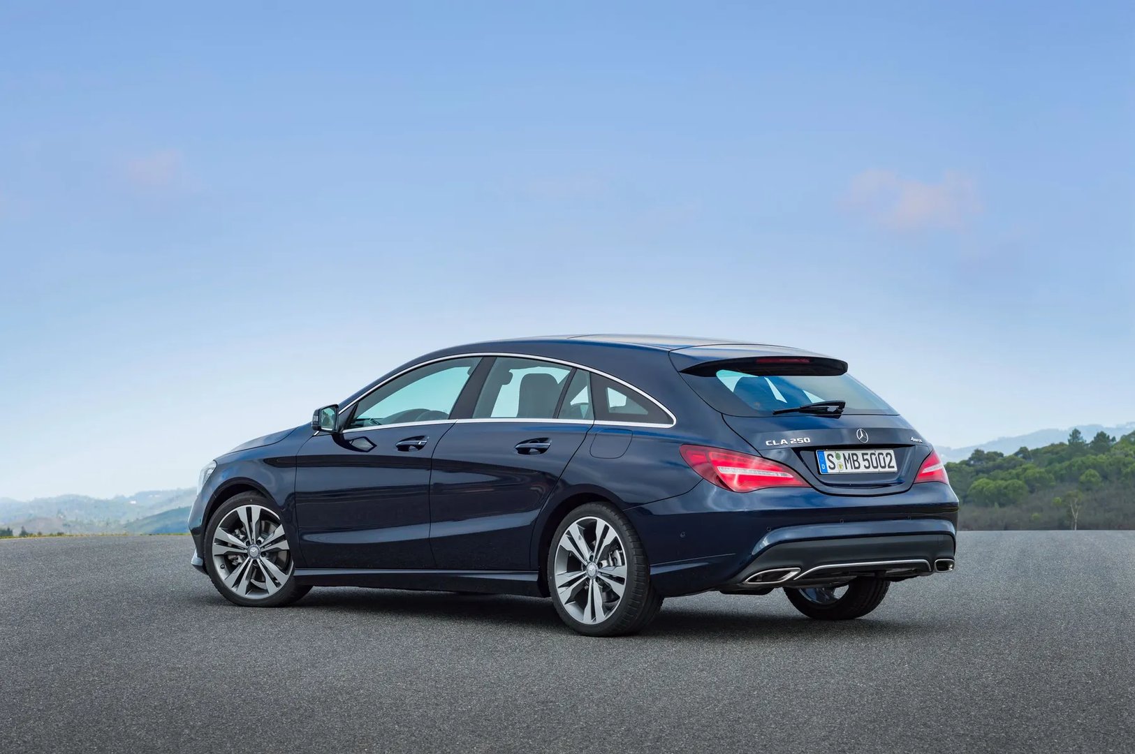 Mercedes_CLA_1_generation_restyling__Estate_5-door__10.jpg