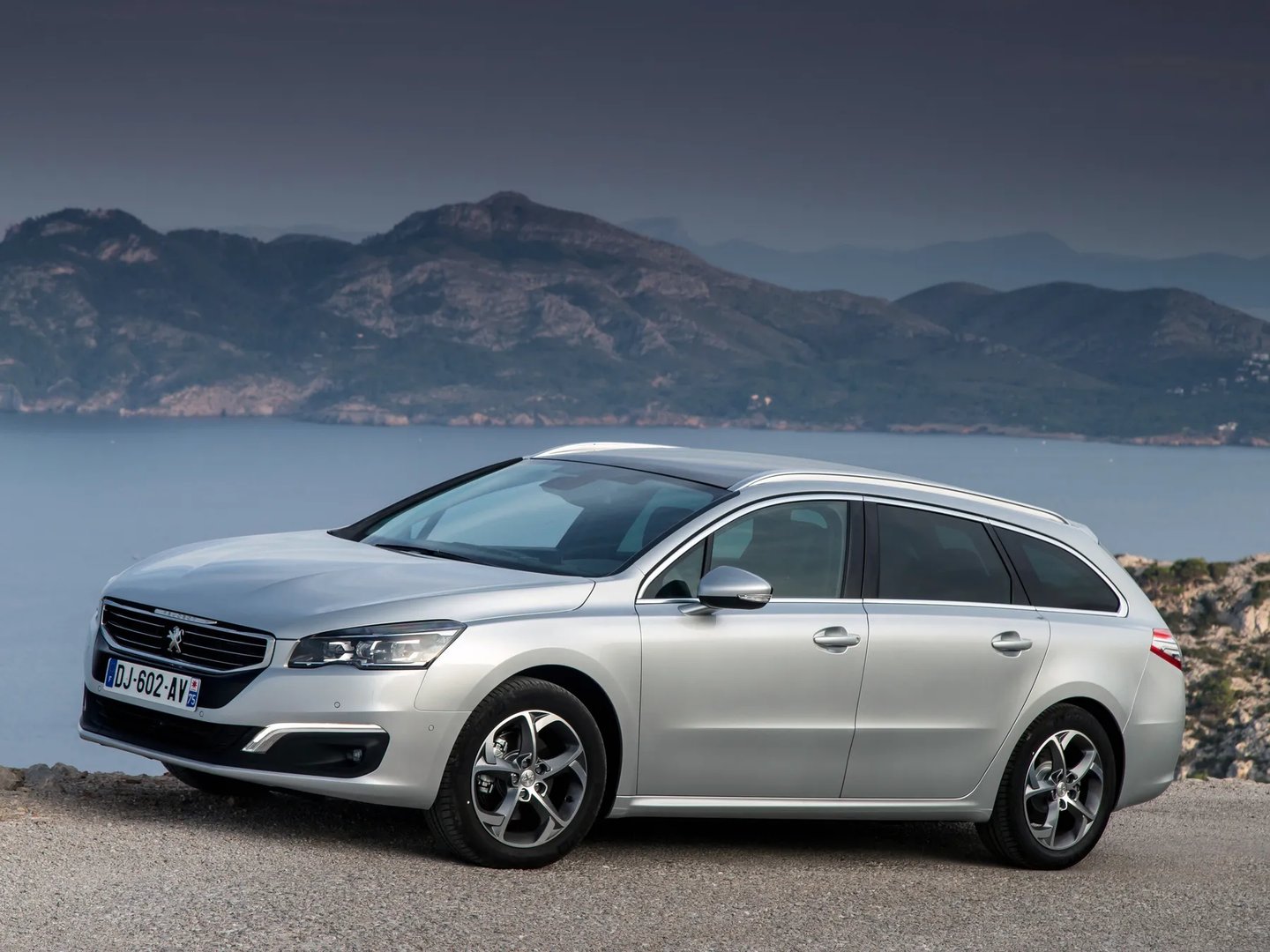 Peugeot_508_1_generation_restyling__Estate_5-door__13.jpg