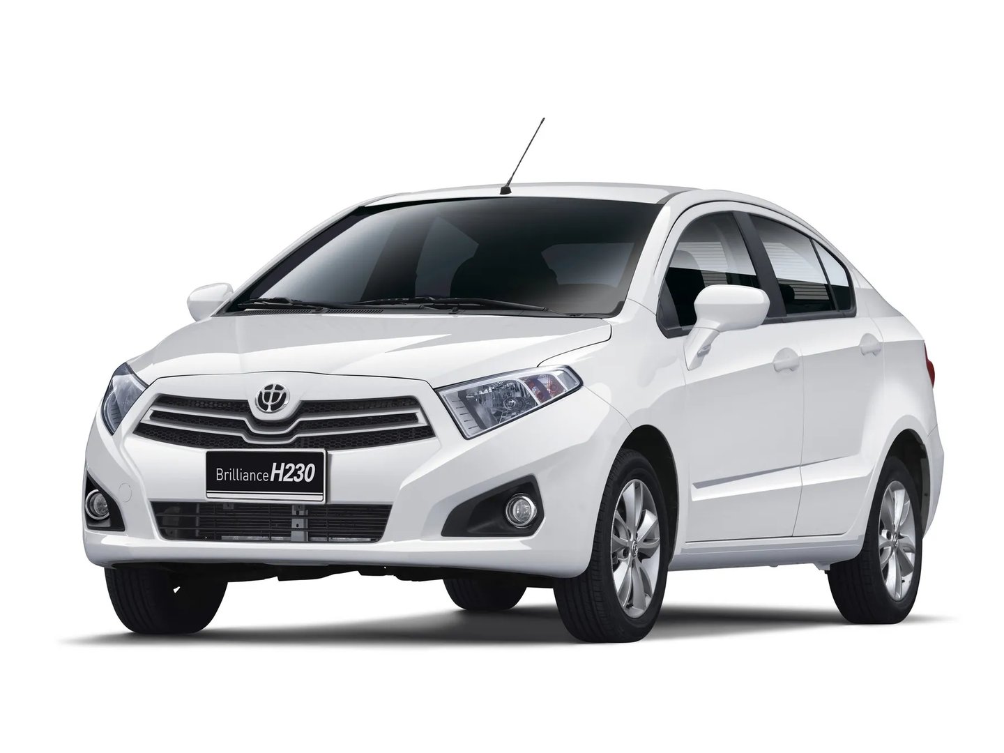 Brilliance_H230_1_generation__Sedan__1.jpg
