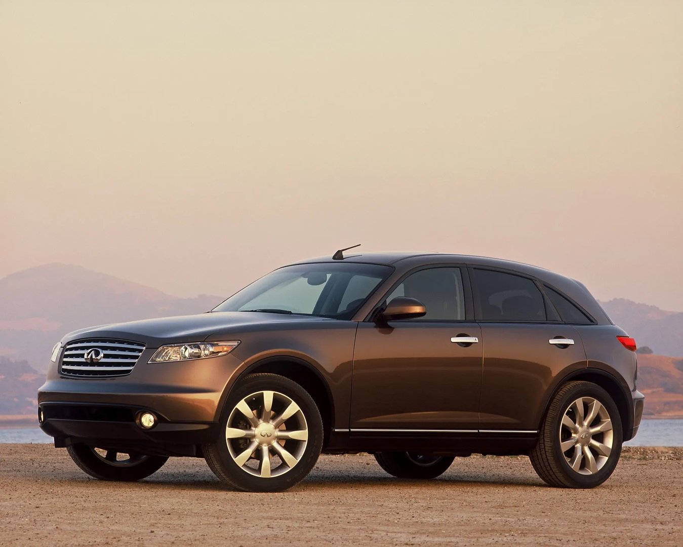 Infiniti_FX_1_generation__SUV_5-doors__7.jpg