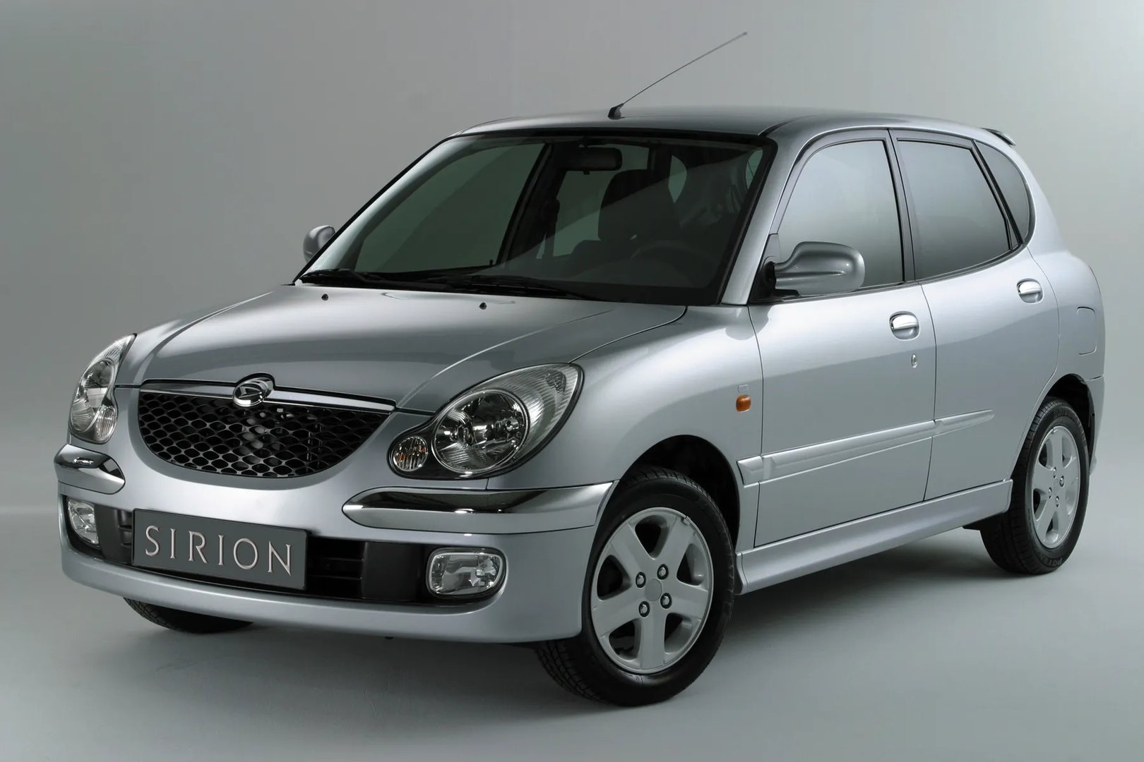 Daihatsu_Sirion_1_generation__Mini_5-doors__2.jpg