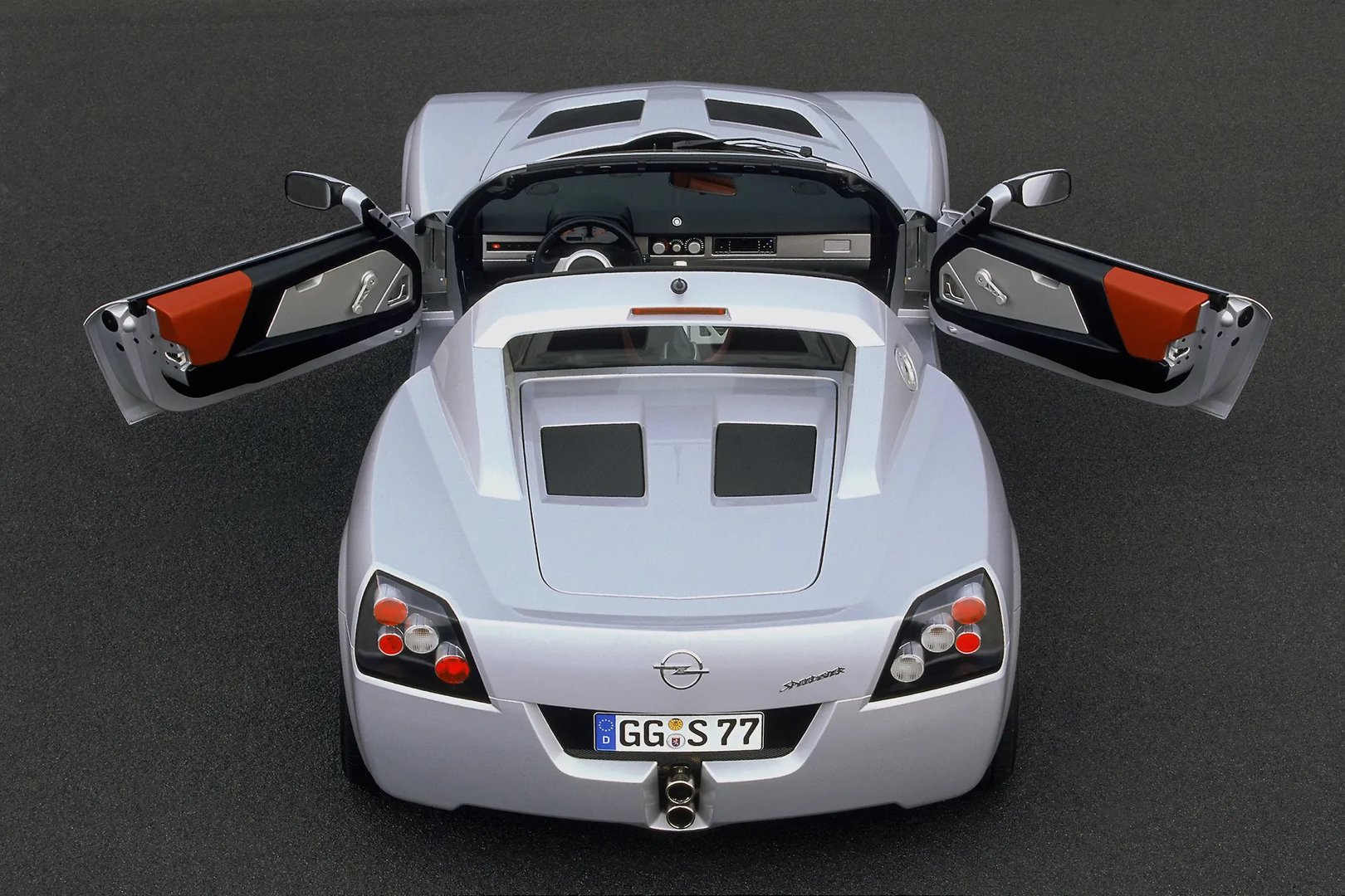 Opel_Speedster_1_generation__Targa__8.jpg