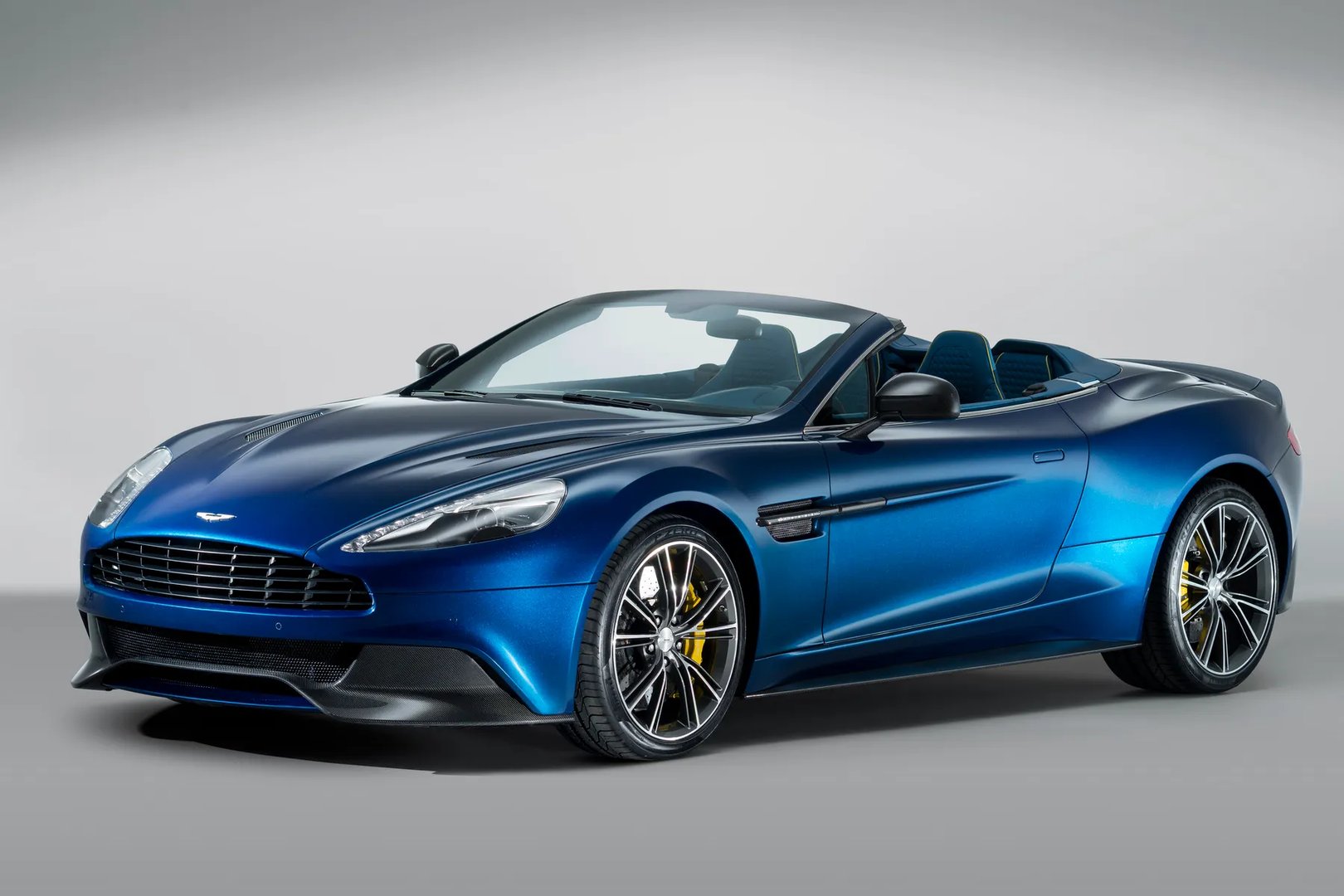 Aston Martin_Vanquish_2_generation__Roadster__4.jpg