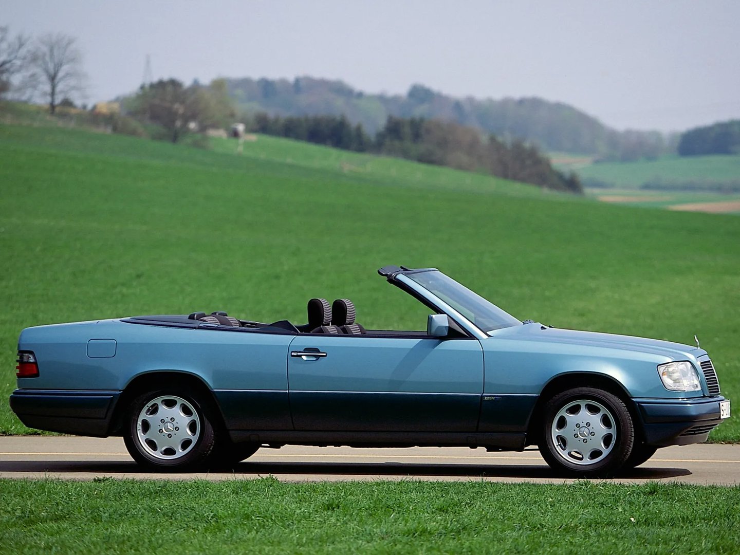 Mercedes_E-Class_1_generation_restyling__Cabrio__9.jpg
