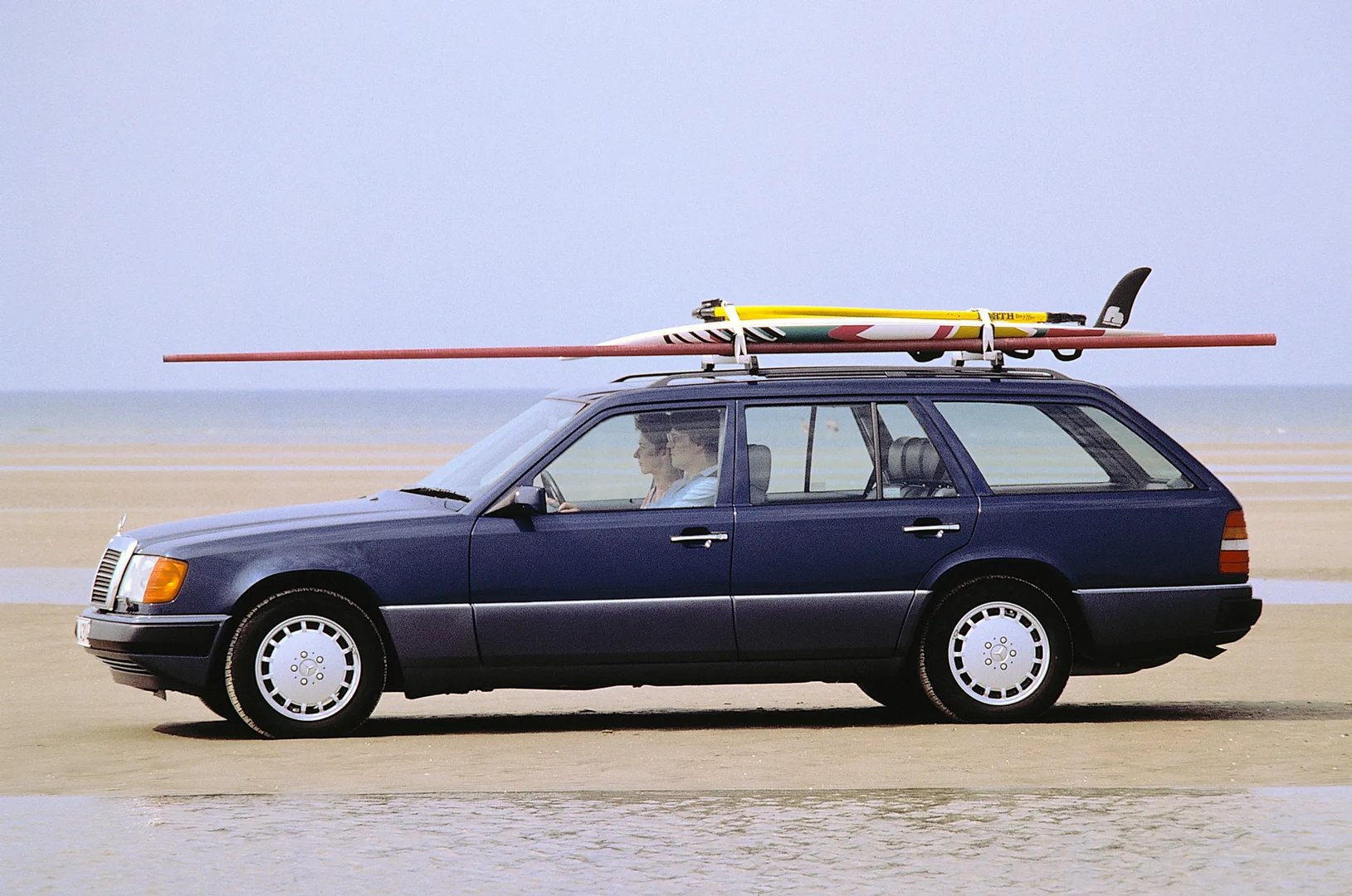 Mercedes_E-Class_1_generation__Estate_5-door__4.jpg