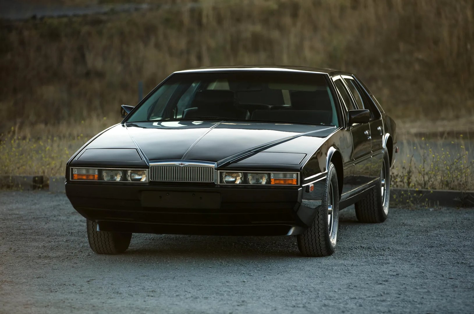 Aston Martin_Lagonda_1_generation__Sedan__6.jpg