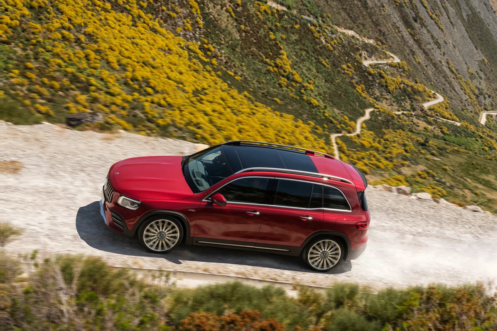 Mercedes_GLB_AMG_1_generation__SUV_5-doors__12.jpg