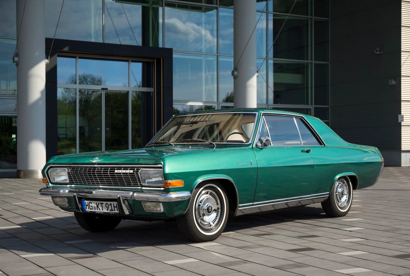 Opel_Diplomat_1_generation__Coupe__2.jpg