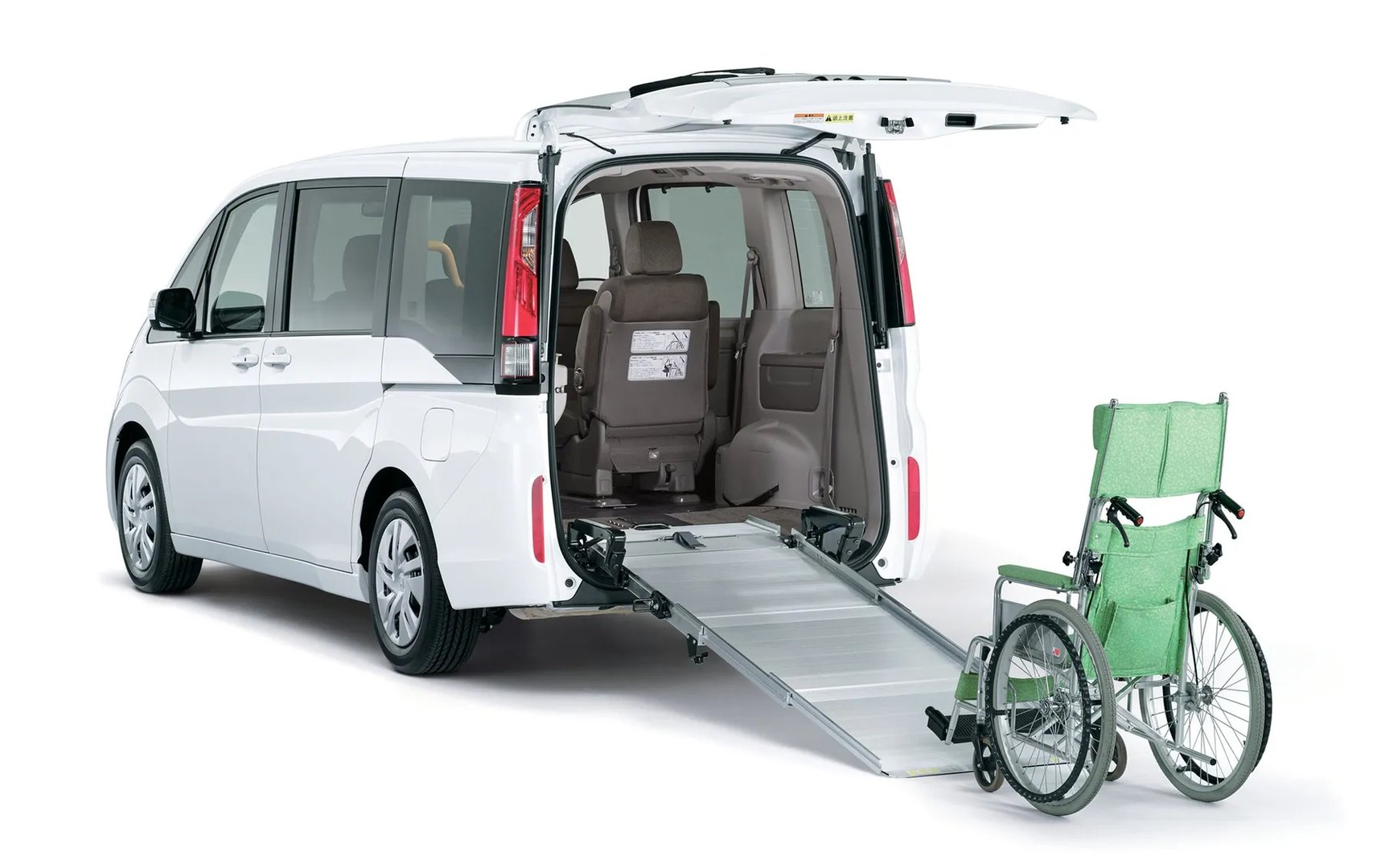 Honda_Stepwgn_5_generation__Minivan__3.jpg