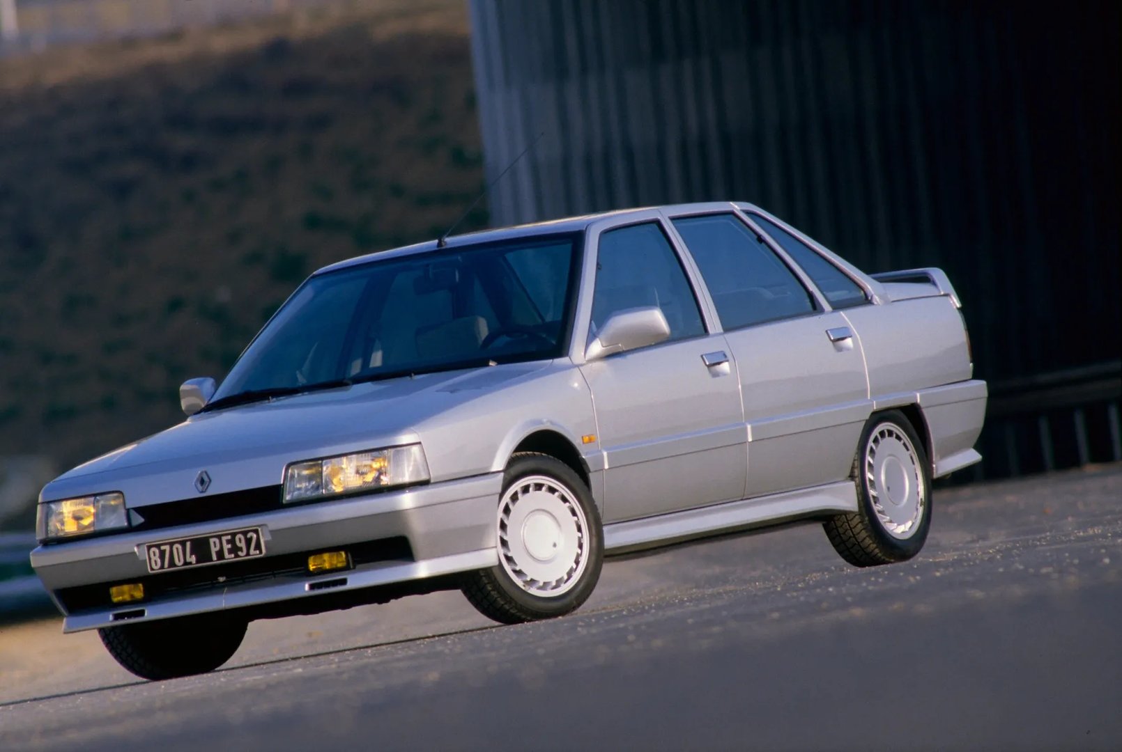 Renault_21_1_generation__Sedan__4.jpg