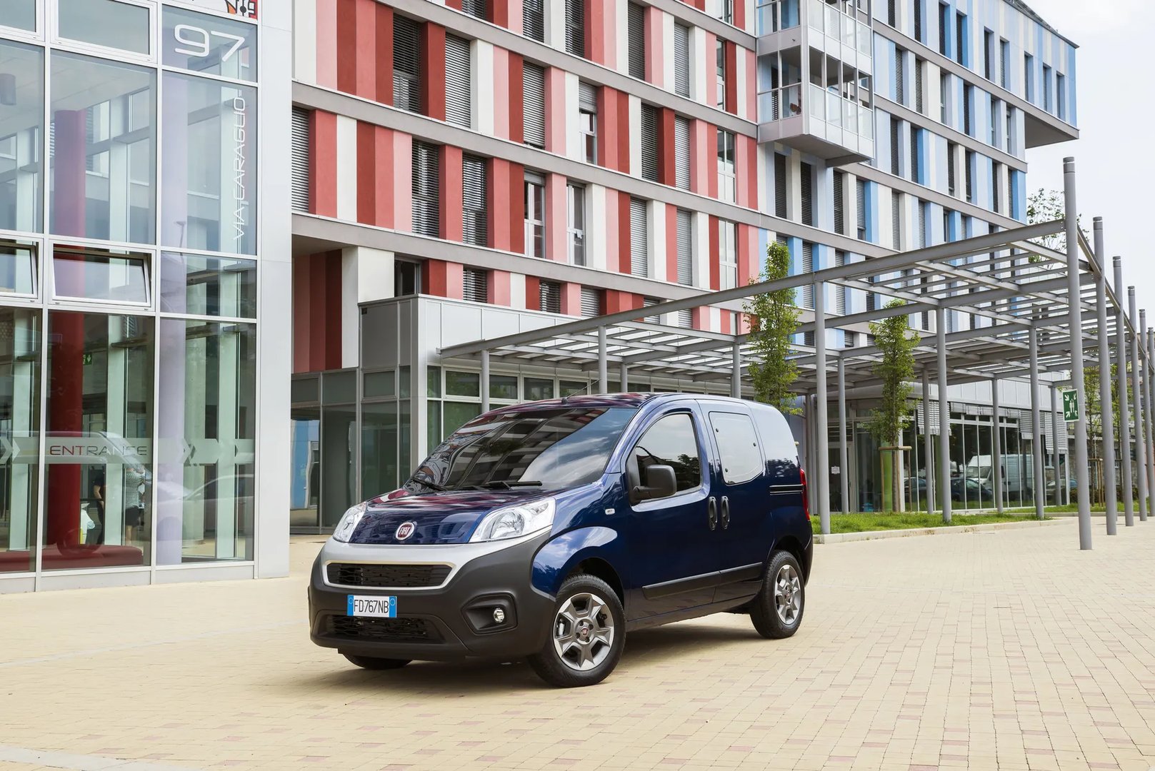 Fiat_Fiorino_3_generation_restyling_1__Minivan__1.jpg