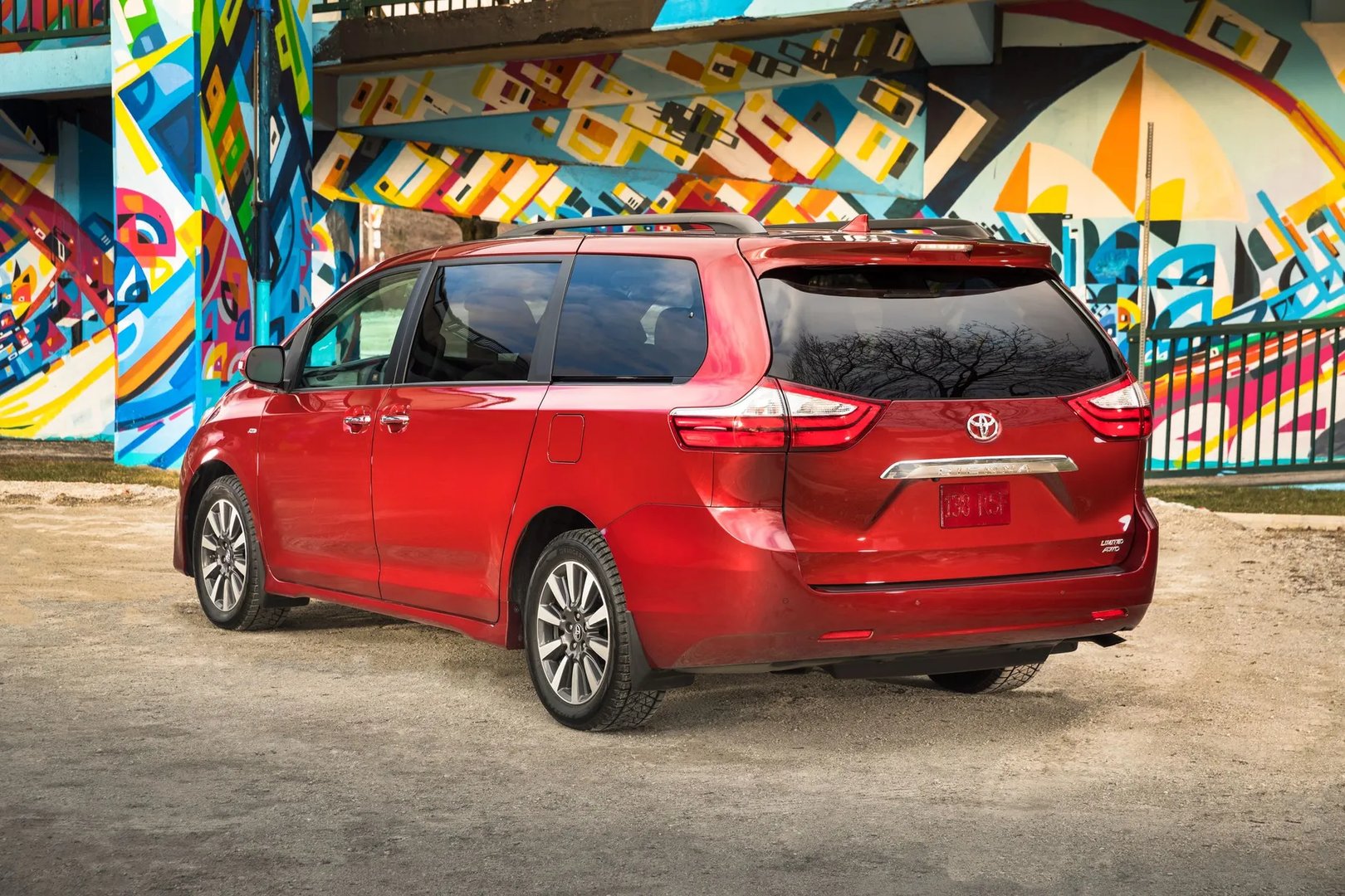 Toyota_Sienna_3_generation_restyling_2__Minivan__2.jpg