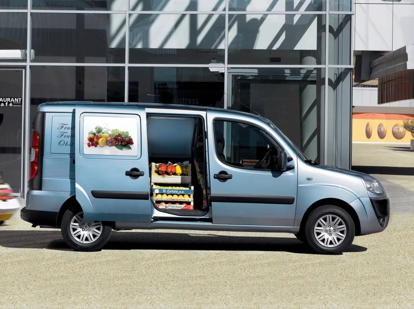 Fiat_Doblo_1_generation_restyling__Van_Long__1.jpg