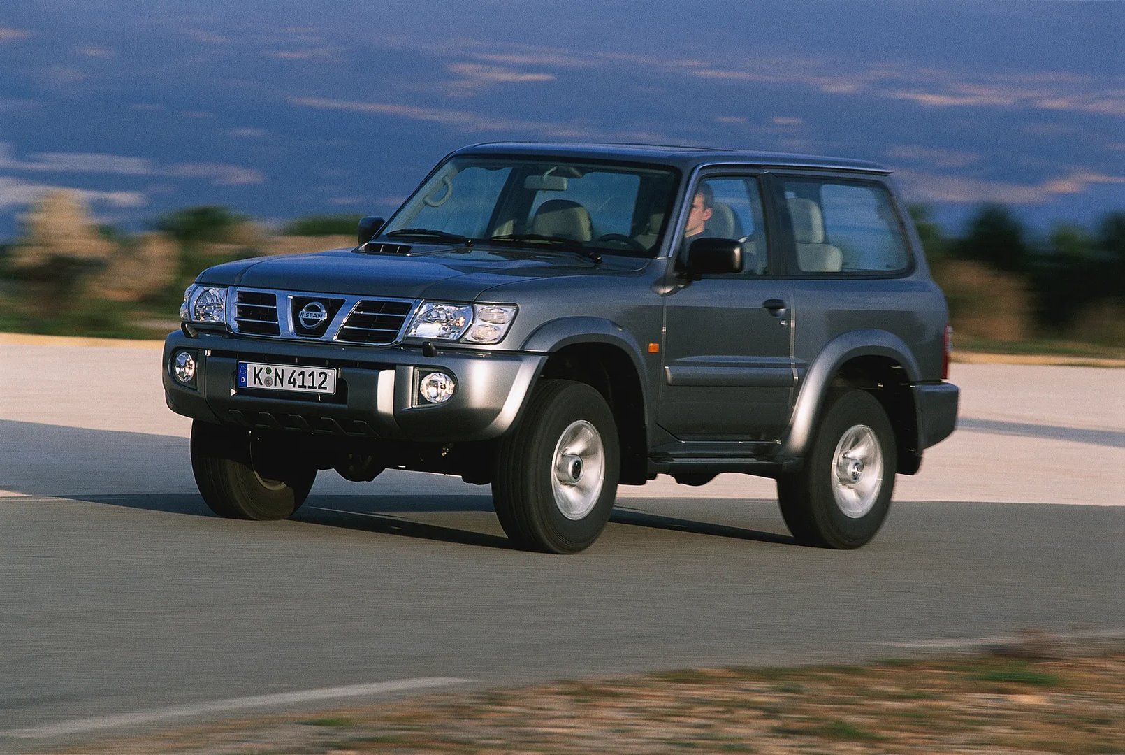 Nissan_Patrol_5_generation_restyling__SUV_3-doors__7.jpg