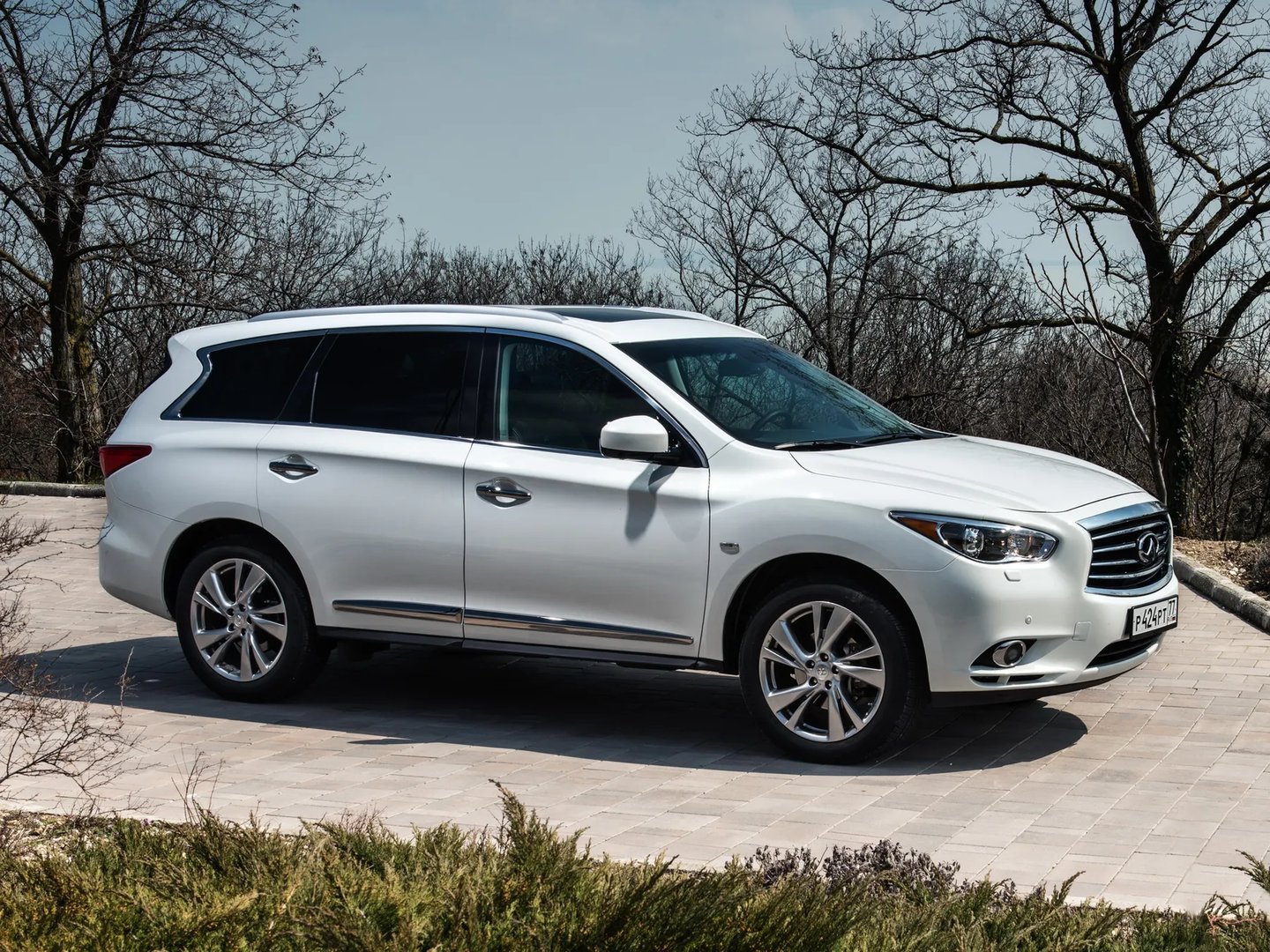 Infiniti_JX_1_generation__SUV_5-doors__4.jpg