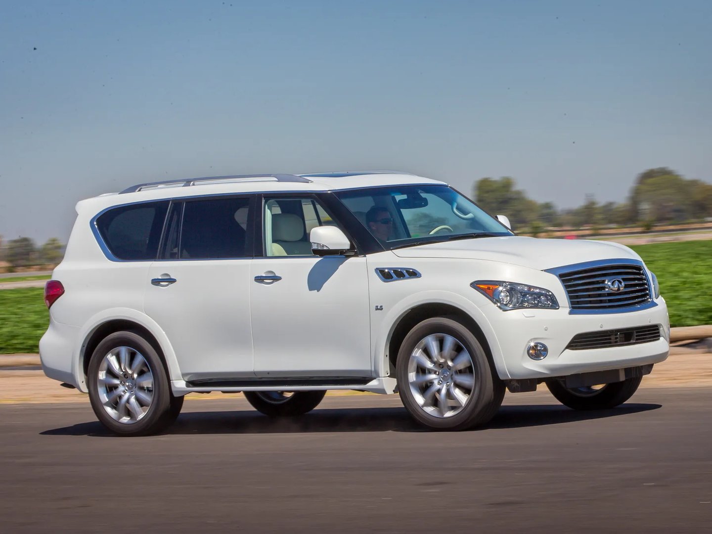 Infiniti_QX80_1_generation__SUV_5-doors__1.jpg