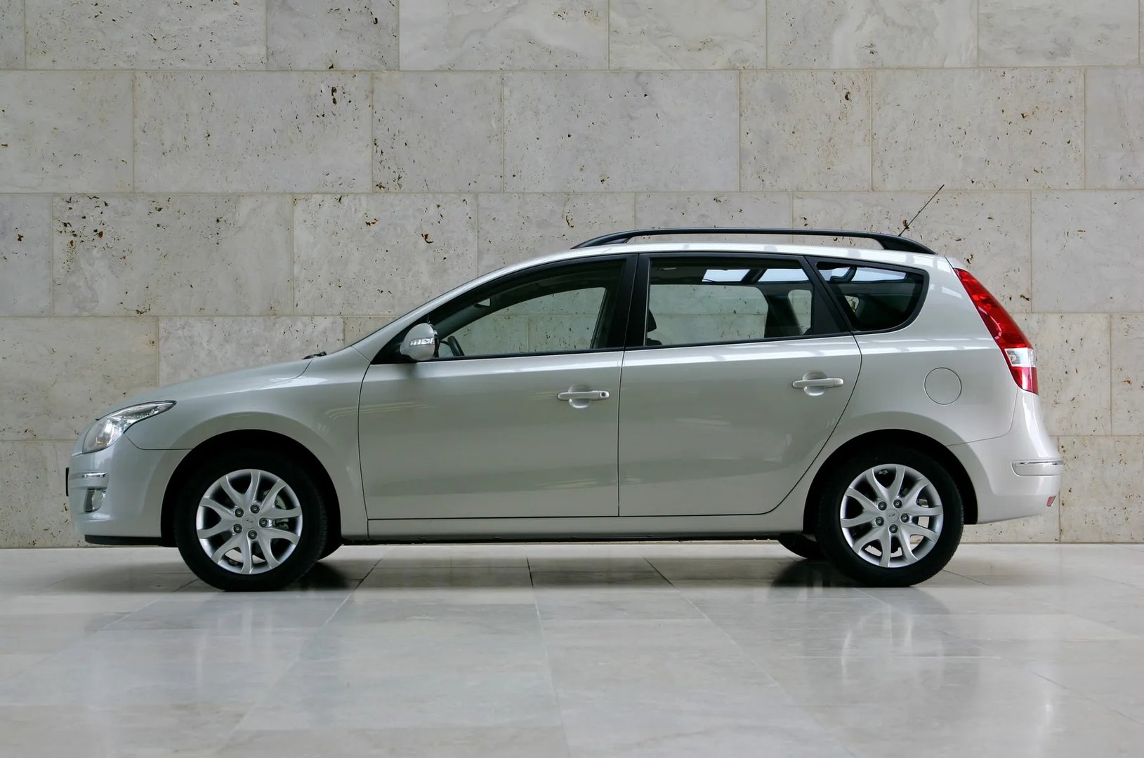 Hyundai_i30_1_generation__Estate_5-door__6.jpg