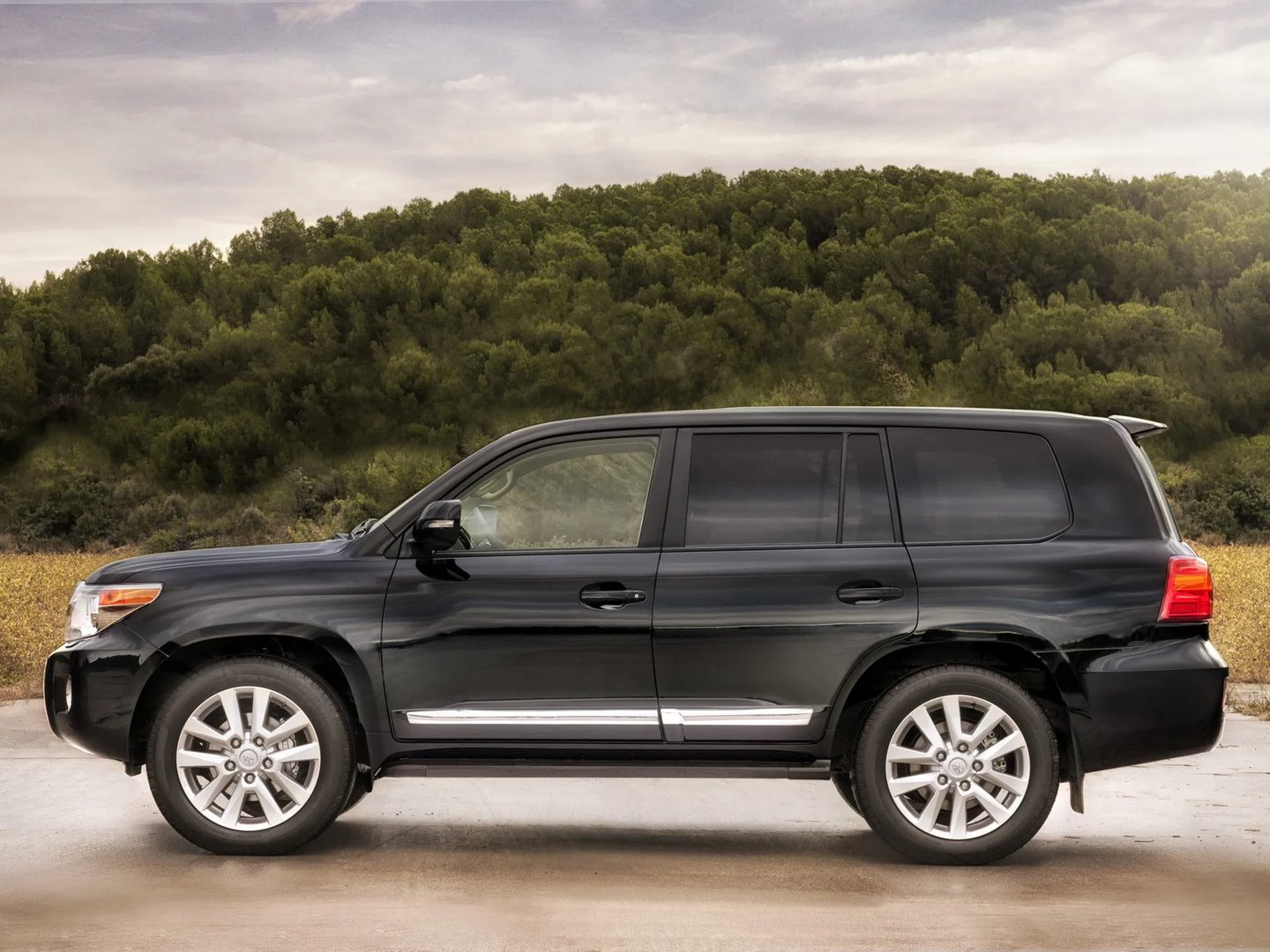 Toyota_LC_11_generation_restyling__SUV_5-doors__7.jpg