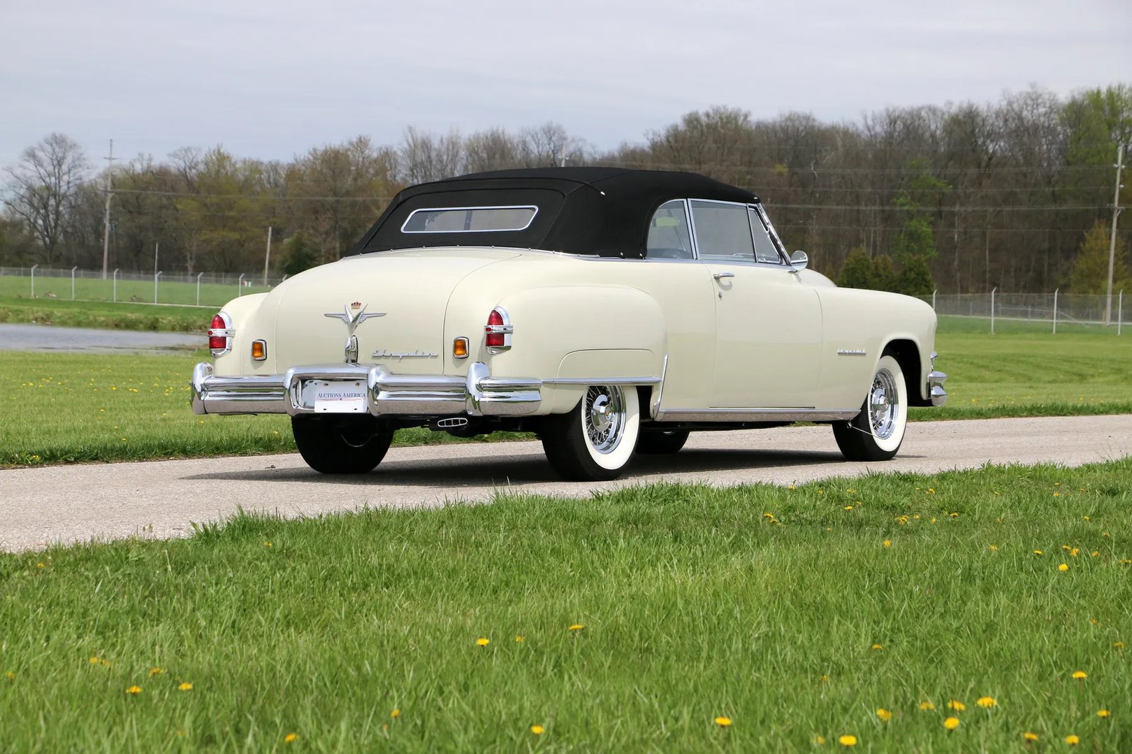 Chrysler_Imperial_6_generation__Cabrio__1.jpg