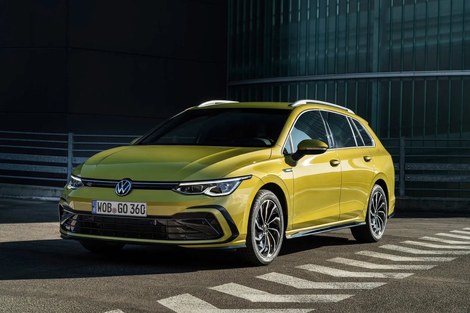 Volkswagen_Golf_8_generation__Estate__11.jpg