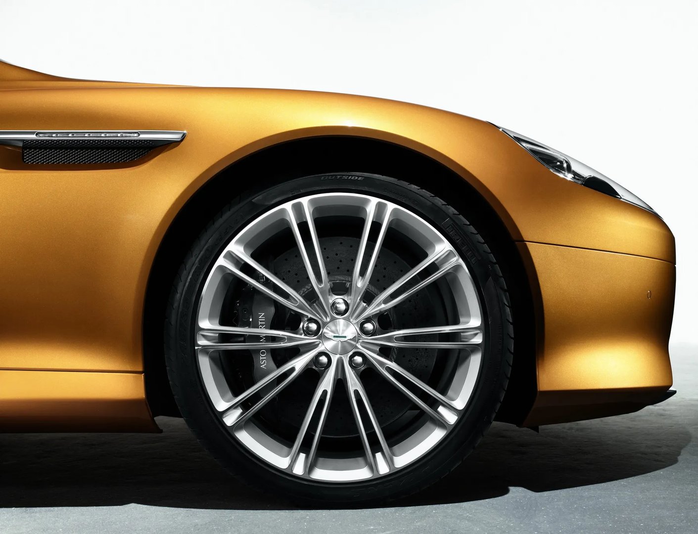 Aston Martin_Virage_2_generation__Coupe__10.jpg