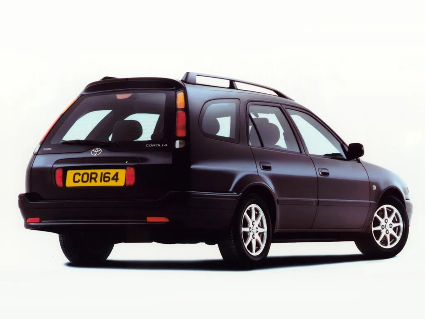 Toyota_Corolla_8_generation_restyling__Estate_5-door__1.jpg