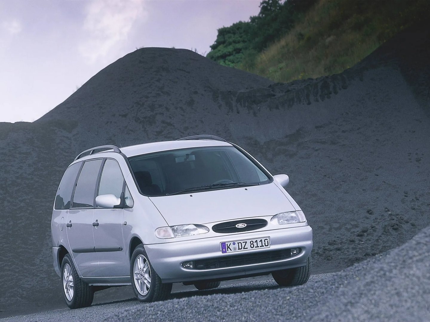 —  Minivan