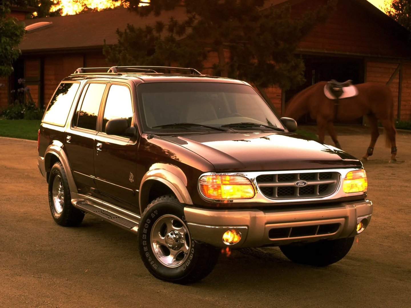 Ford_Explorer_2_generation__SUV_5-doors__3.jpg