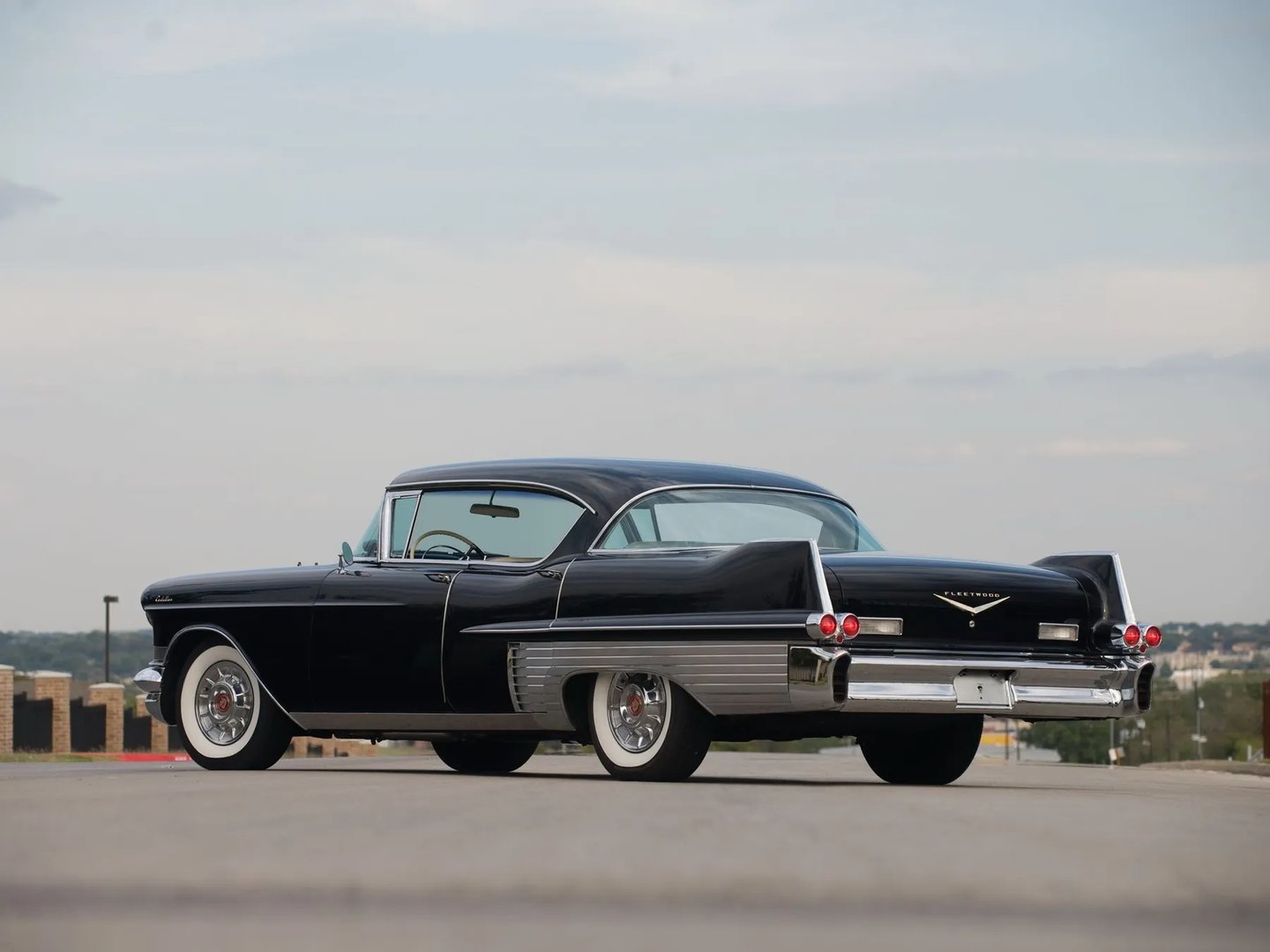 Cadillac_Sixty_Special_6_generation__Sedan_Hardtop__4.jpg