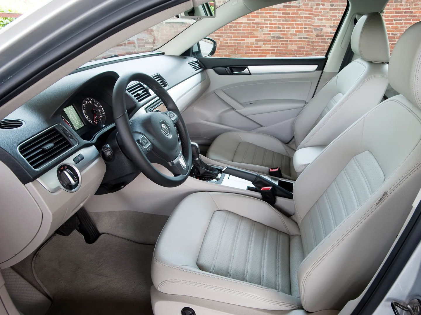 Volkswagen_Passat_(USA)_1_generation__Sedan__12.jpg