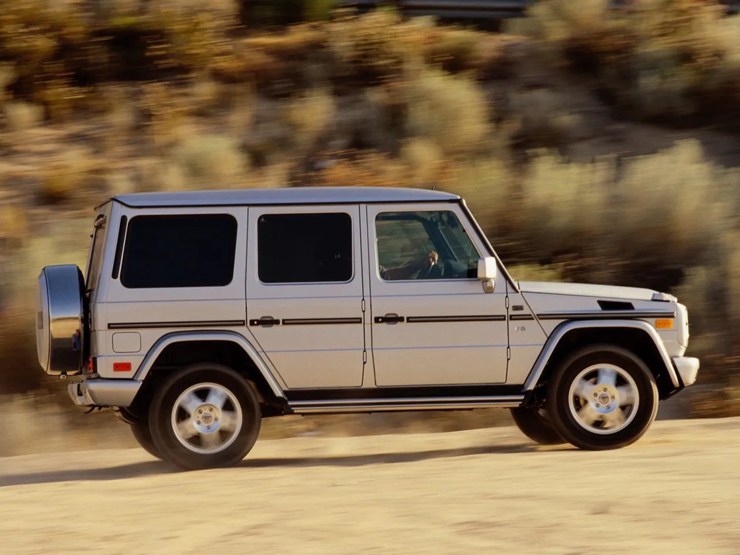 Mercedes_G-Class_2_generation_restyling_2__SUV_5-doors__3.jpg