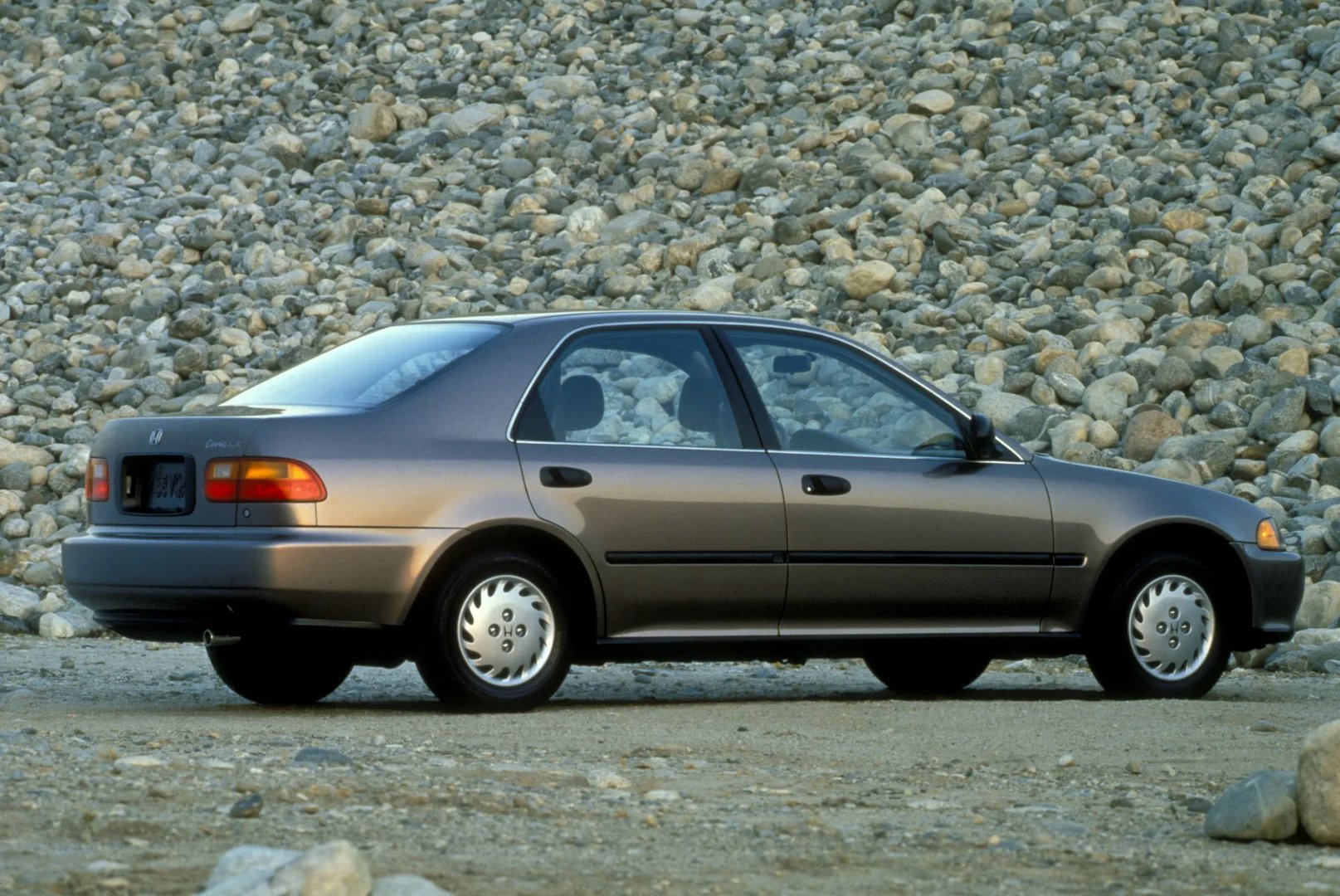 Honda_Civic_(USA)_5_generation__Sedan__2.jpg