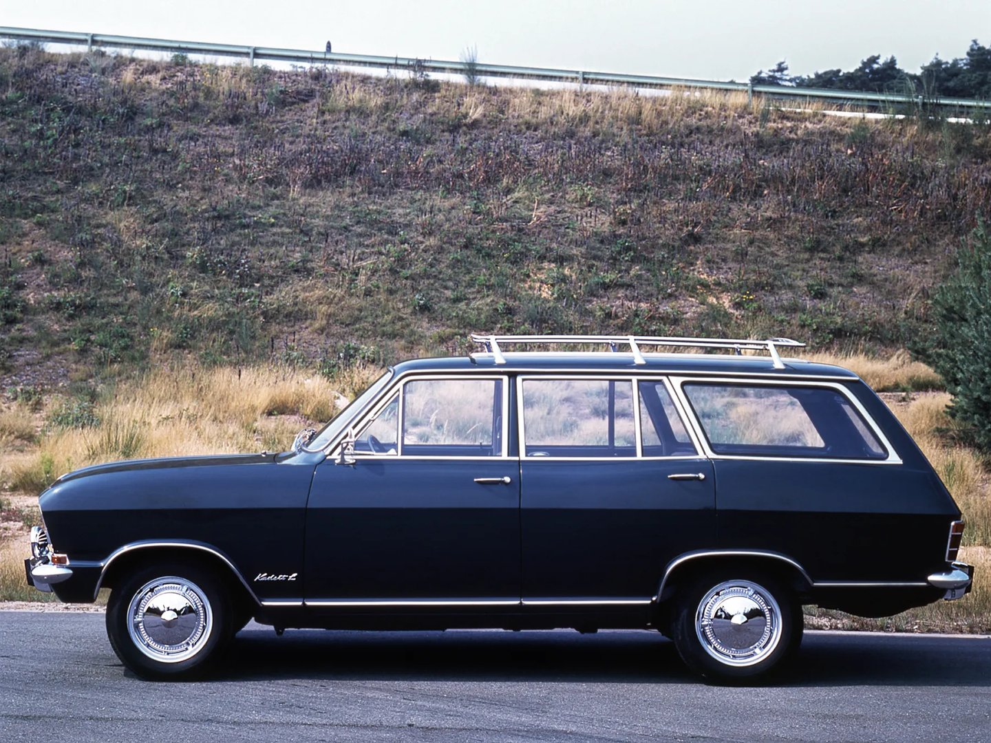 Opel_Kadett_2_generation__Estate_5-door__3.jpg