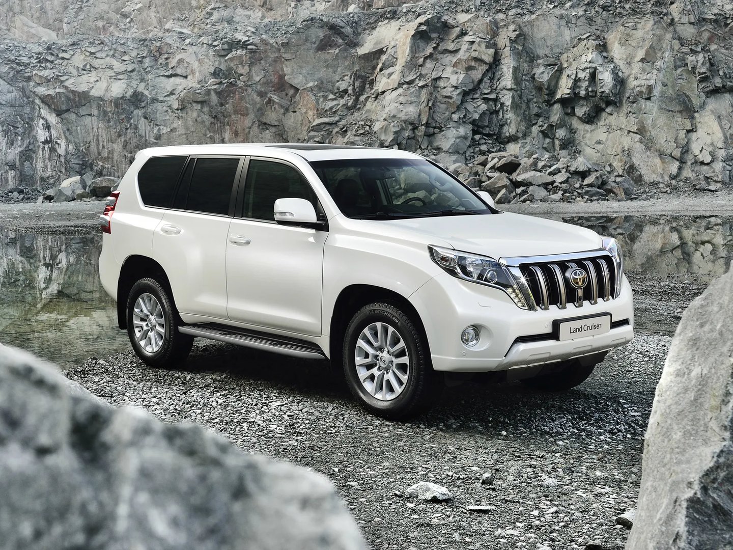 Toyota_Land_Cruiser_4_generation_restyling__SUV_5-doors__7.jpg