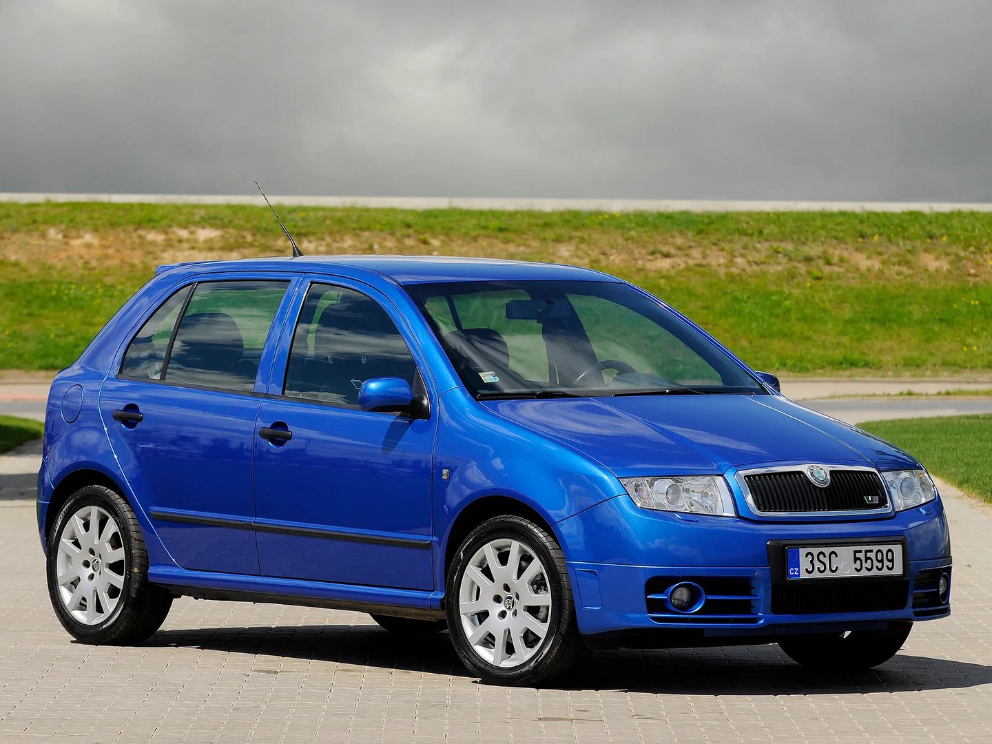 1 generation, restyling 