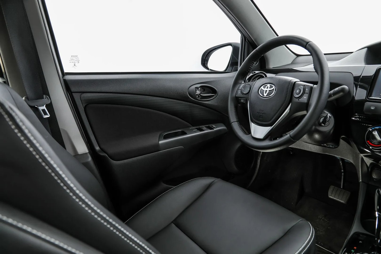 Toyota_Etios_1_generation_restyling__Mini_5-doors__8.jpg
