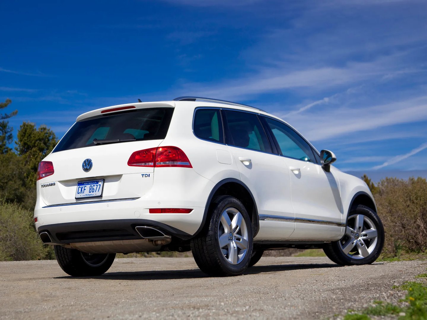 Volkswagen_Touareg_2_generation__SUV_5-doors__2.jpg