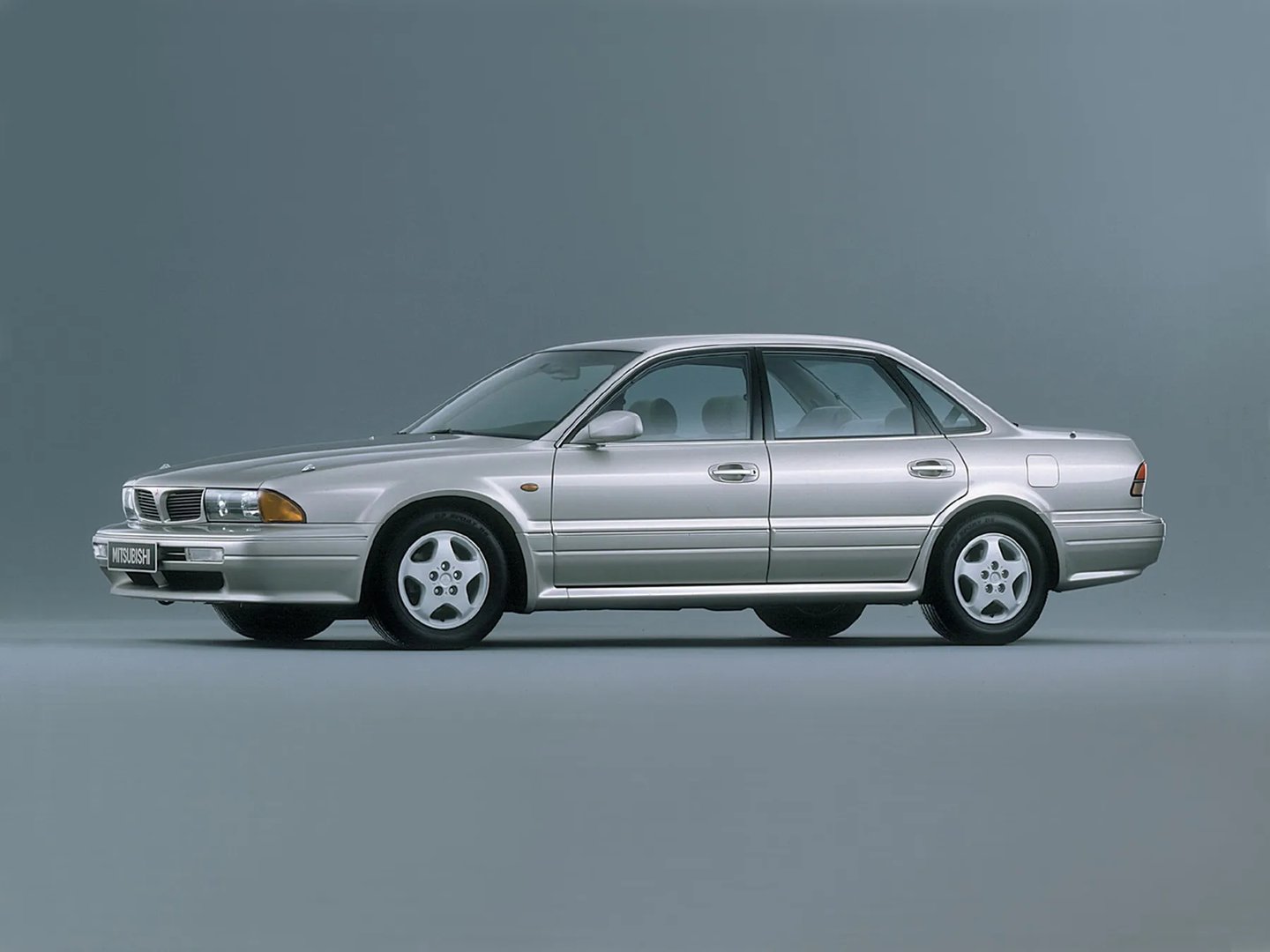 Mitsubishi_Sigma_1_generation__Sedan__2.jpg