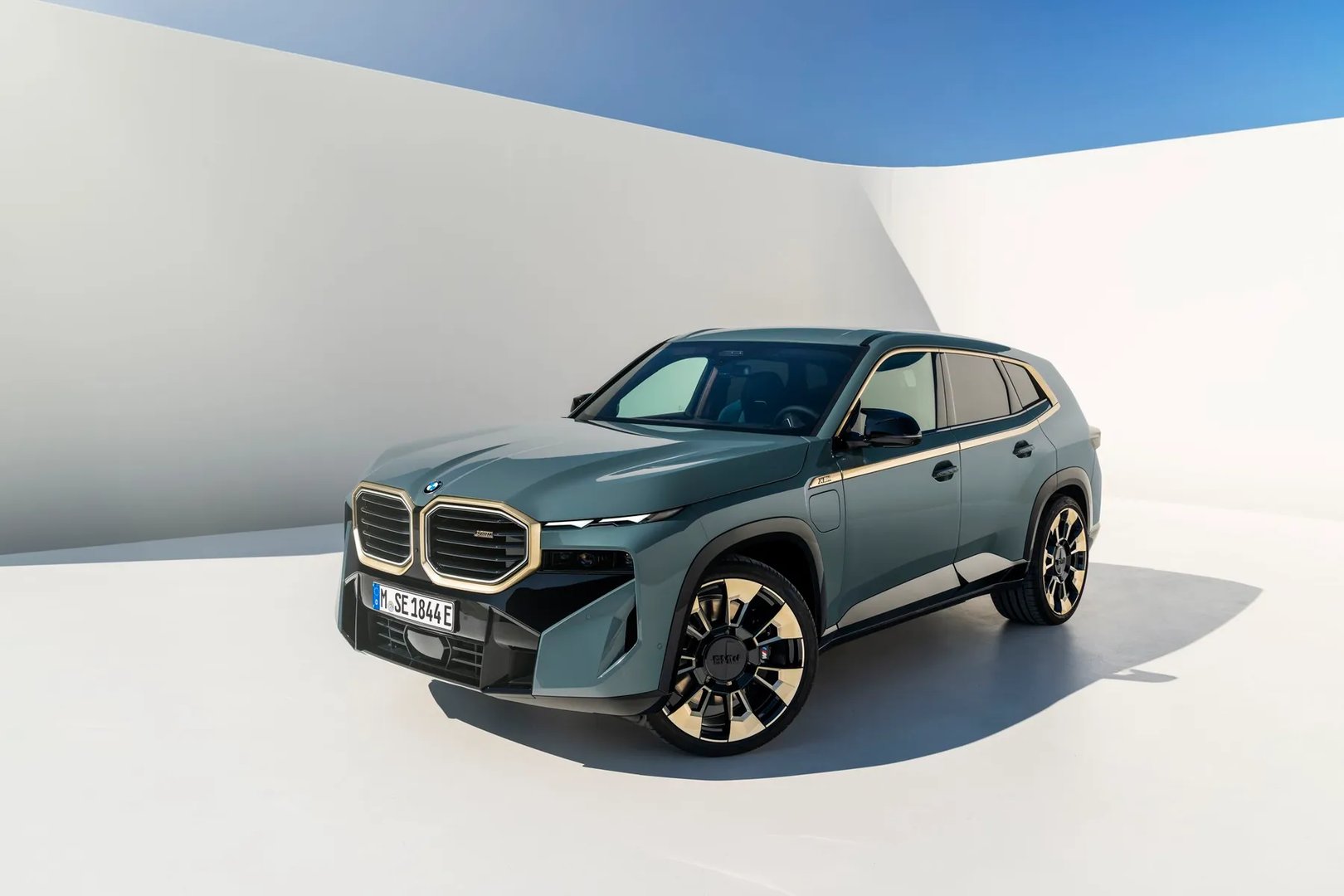 BMW_XM_1_generation__SUV_5-doors__13.jpg