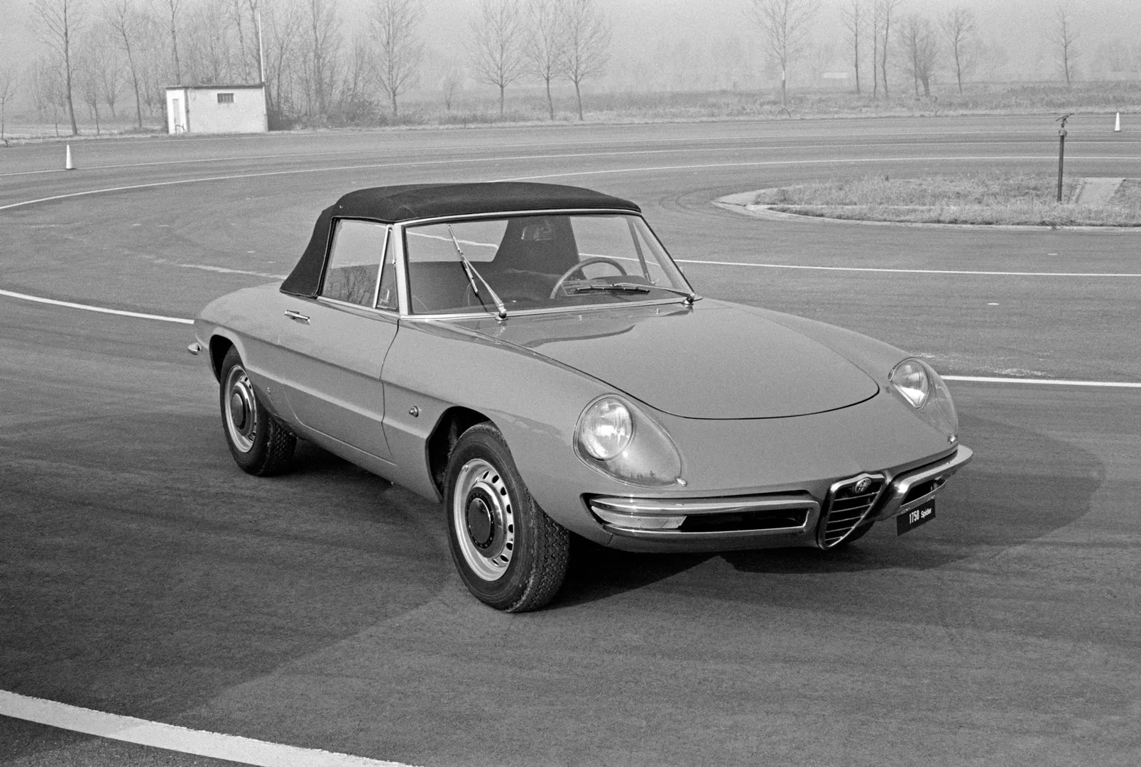 Alfa Romeo_Spider_1_generation__Cabrio__13.jpg