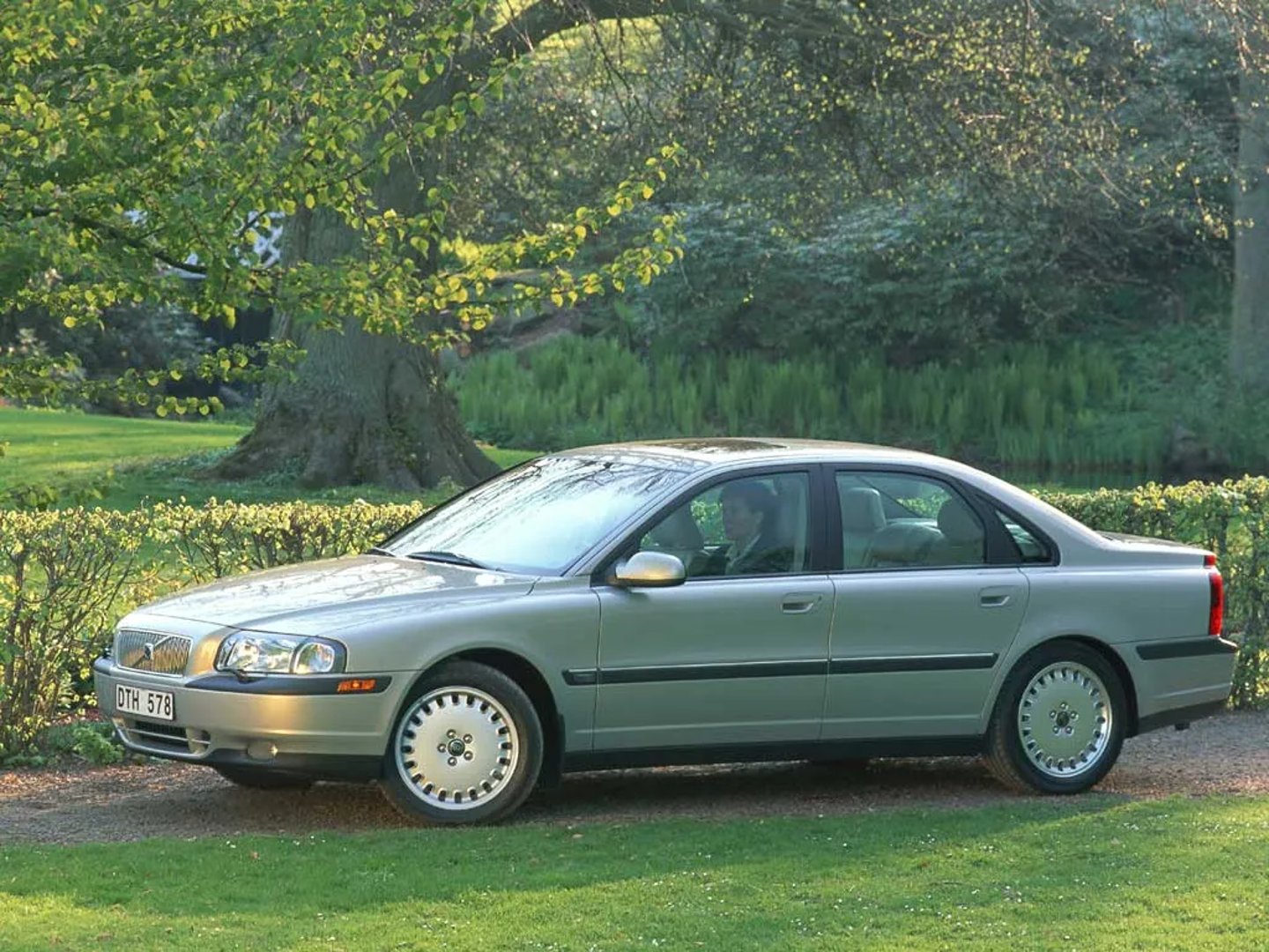 Volvo_S80_1_generation__Sedan__8.jpg