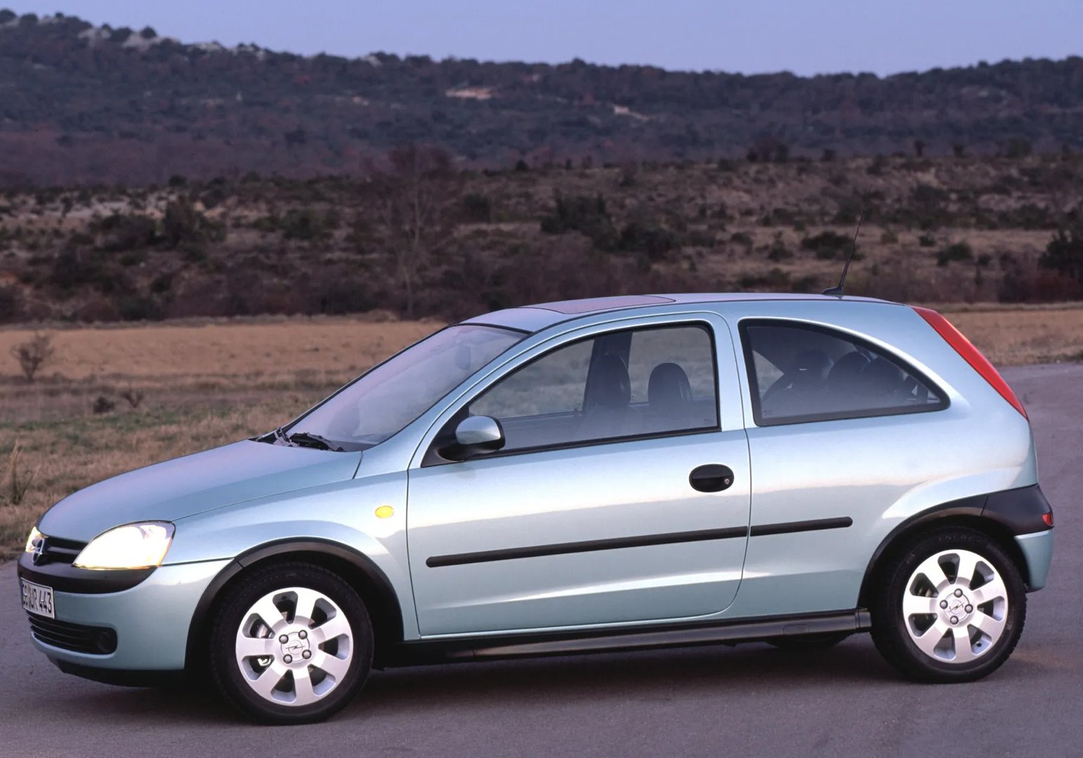 Opel_Corsa_3_generation__Mini_3-doors__10.jpg