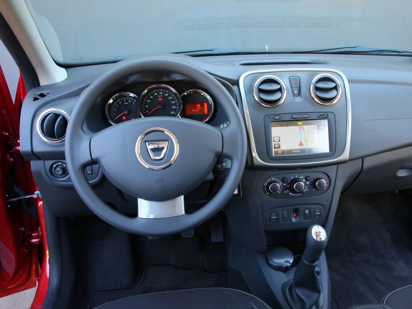 Dacia_Logan_2_generation__Estate_5-door__4.jpg