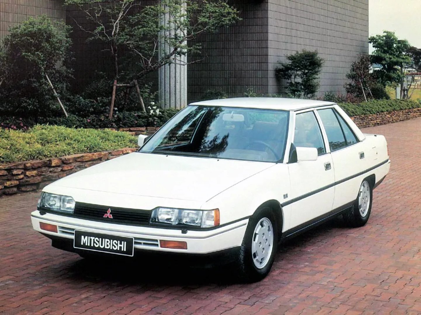 Mitsubishi_Galant_5_generation__Sedan__2.jpg